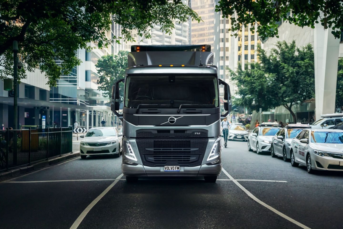 Truck Volvo D11-FM42RB-RADD-A4 4*2/520