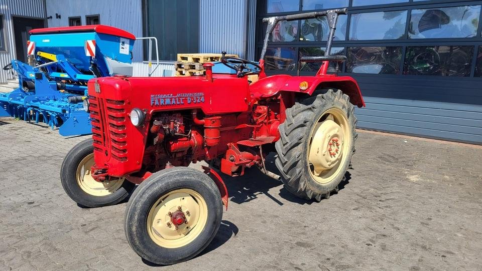 Tractor International Harvester D 324 (F/S)