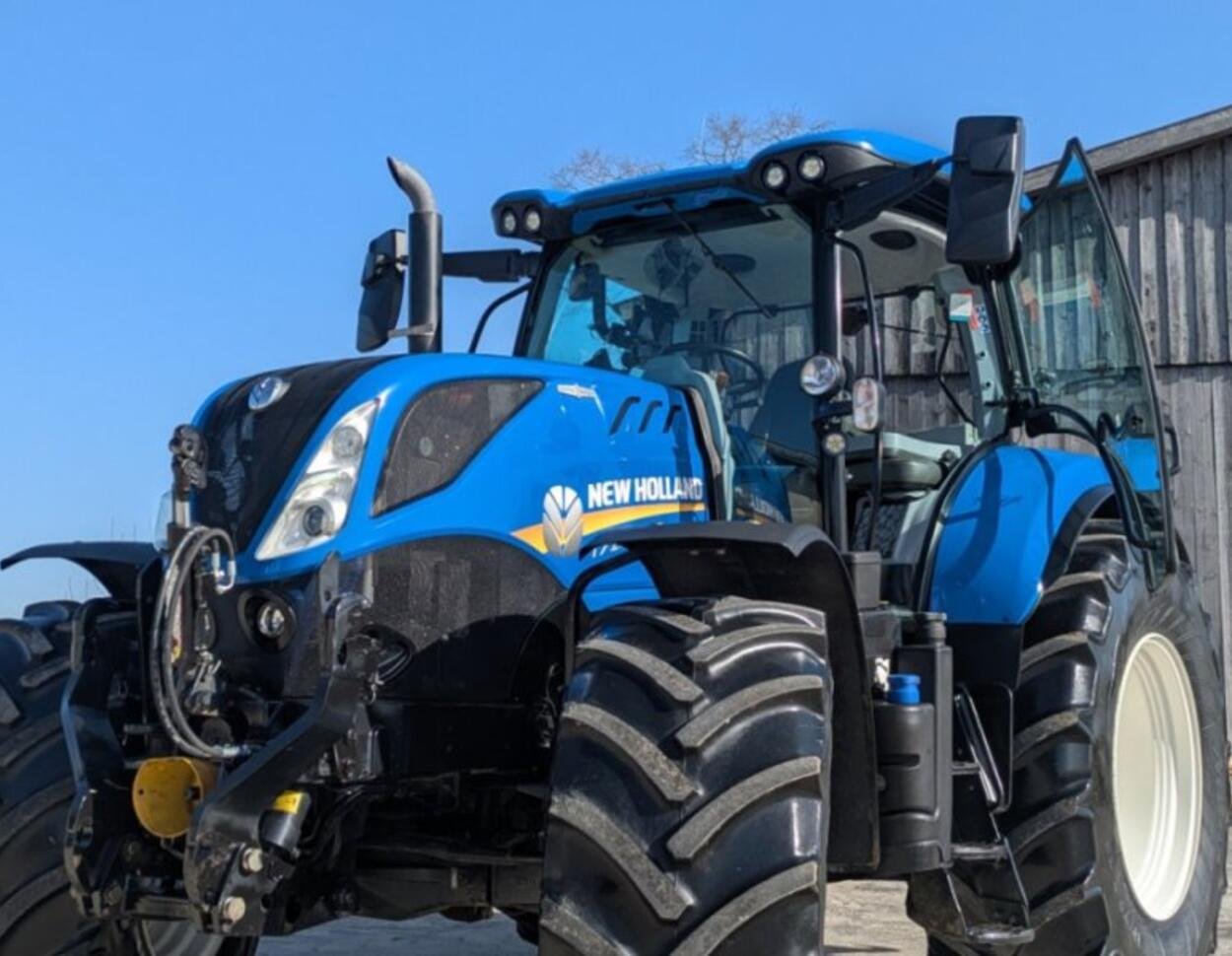 New Holland T7 210