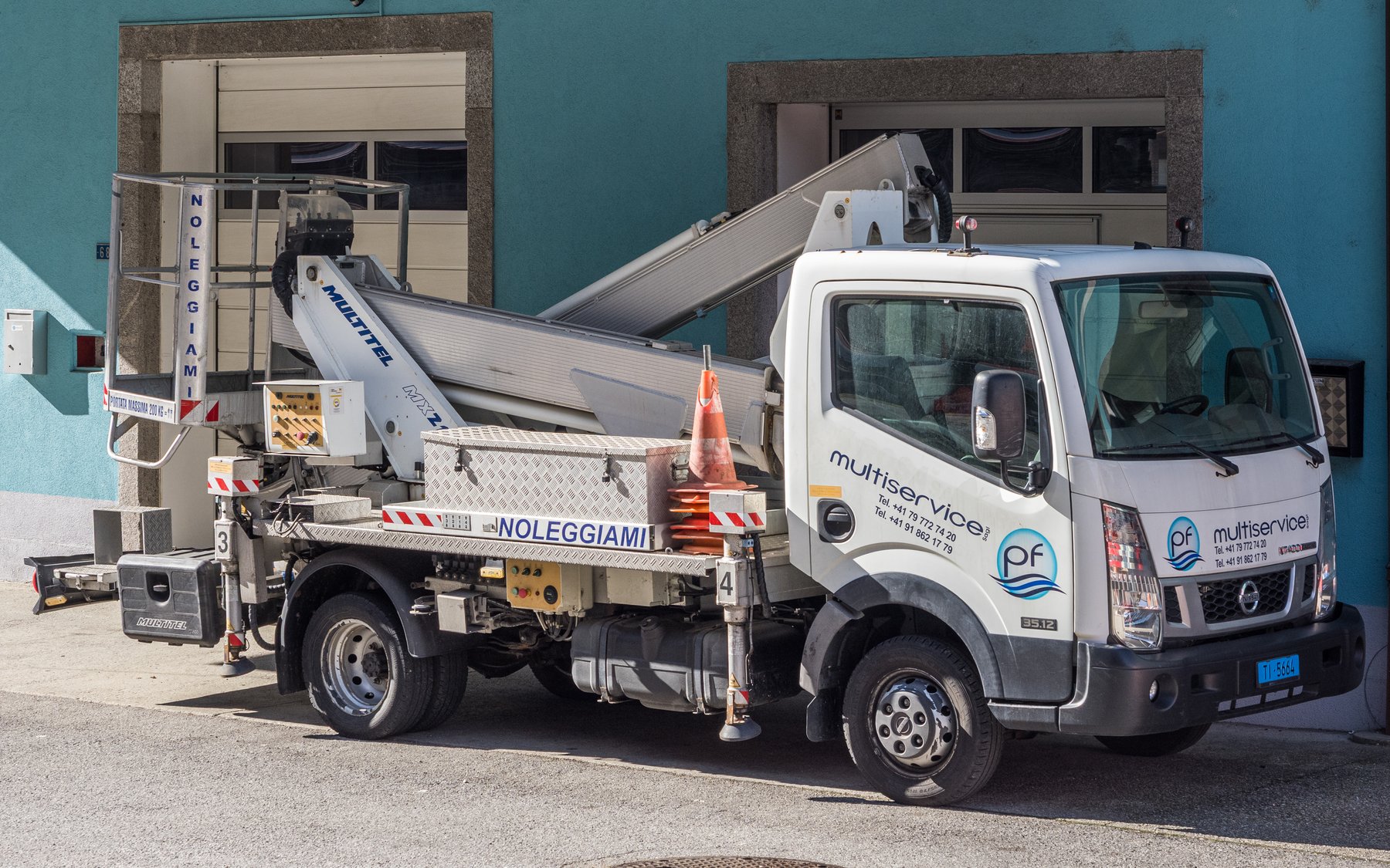Van Nissan NT 400 CABSTAR