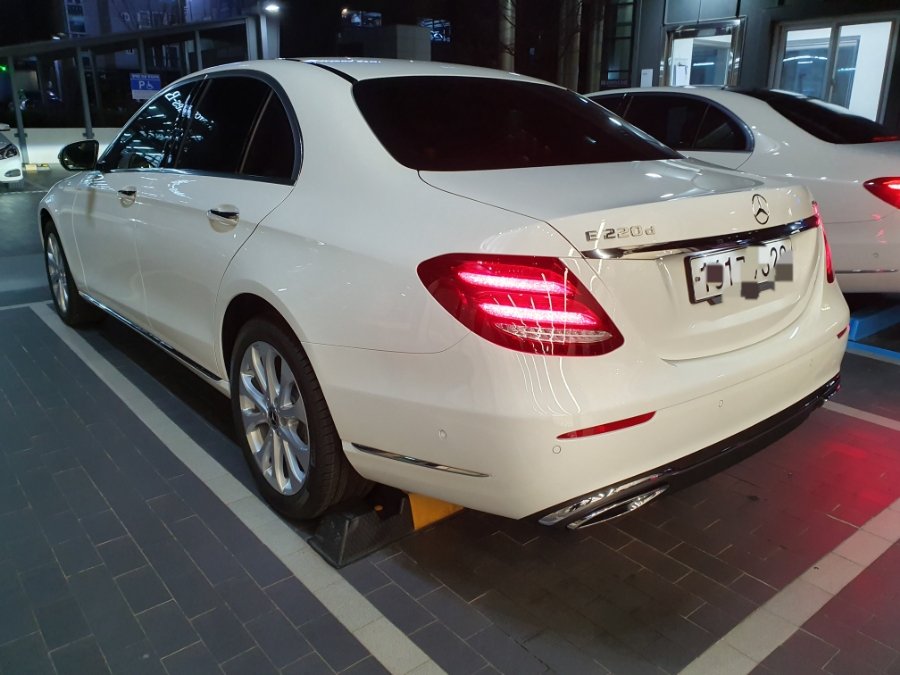 Van Mercedes Benz E 220 T