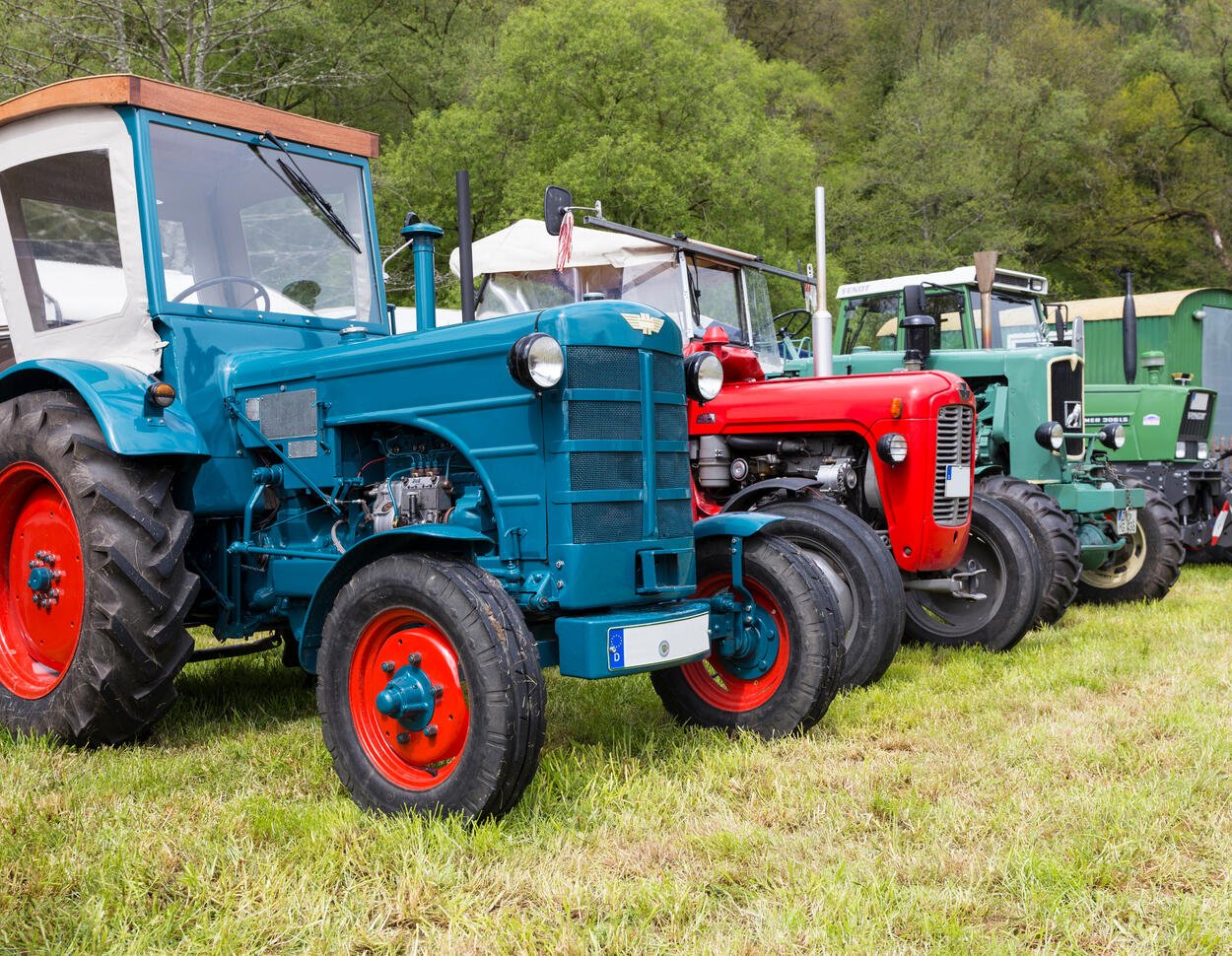 Tractor KhTZ 2511