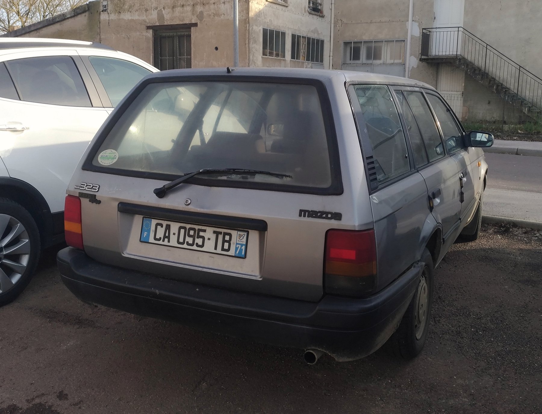 Van Mazda 323 HB 1.7D GLX VAN