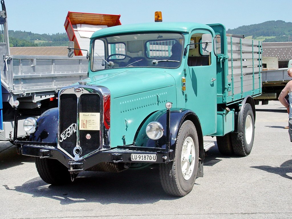 Lastwagen Berna L275/10