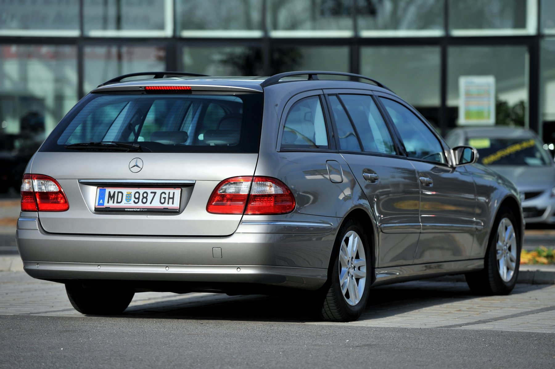 Transporter Mercedes Benz E 290 CDI