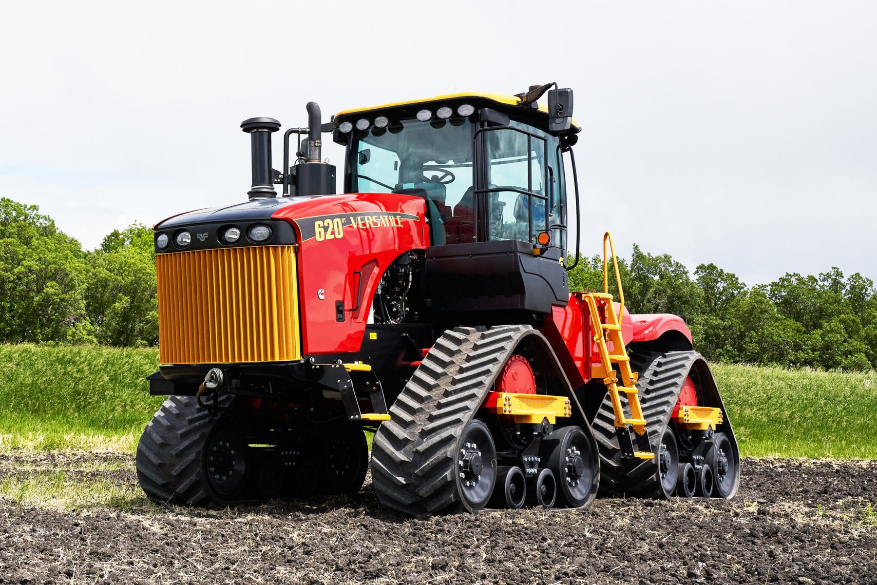 Traktor Versatile HHT 485