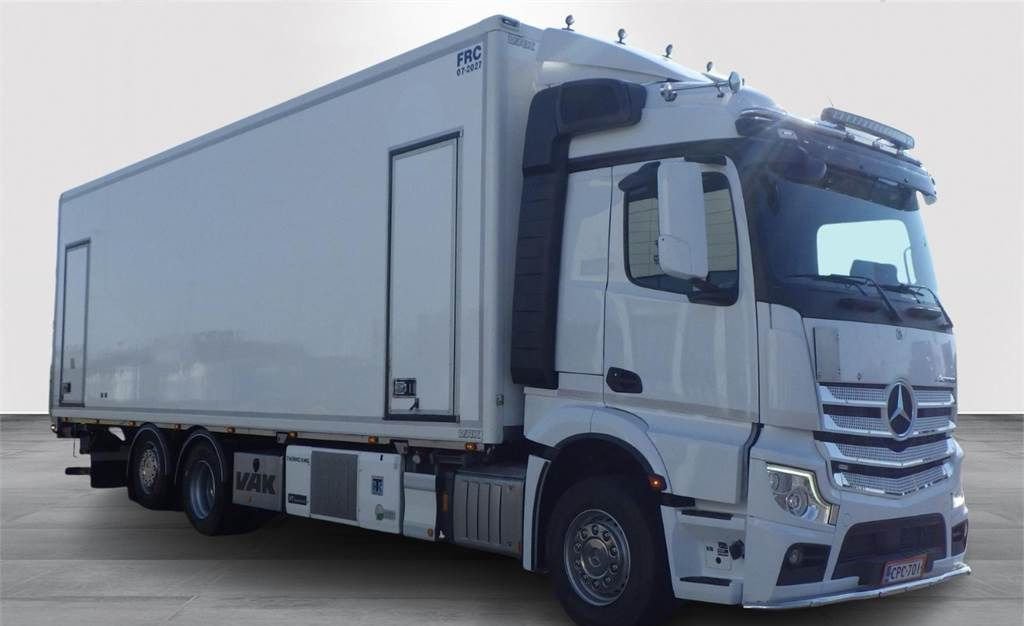 Truck Mercedes Benz 2028 LS/6X2/4