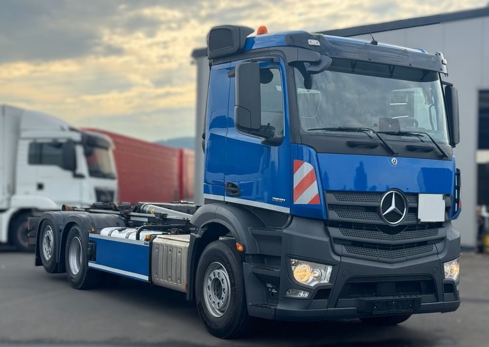 Truck Mercedes Benz Actros 2551 L 6x2