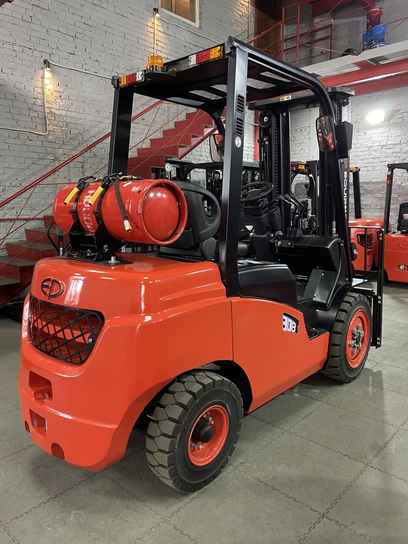Treibgasstapler EP Equipment CPQD30T8