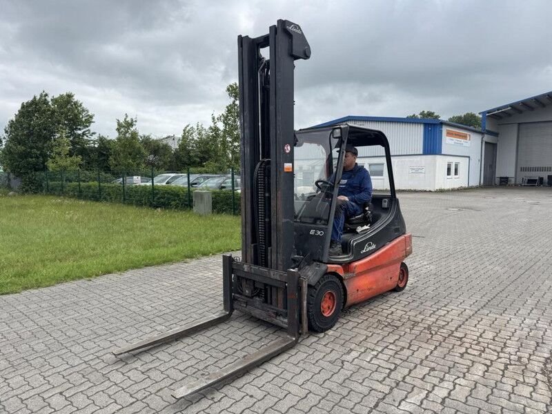 Electric forklifts Bt C3E200