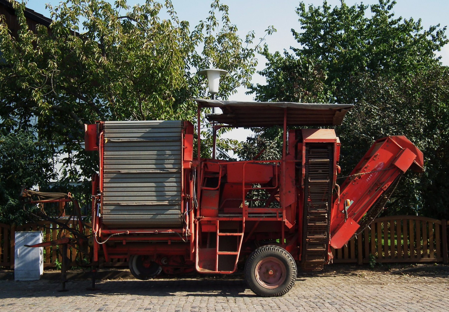 Erntemaschine White 2600