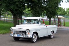 Chevrolet 1/2 TONS 3100