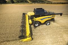 New Holland CX 8090 Elevation