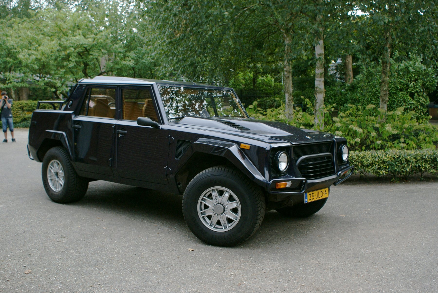 Van Lamborghini LM 002