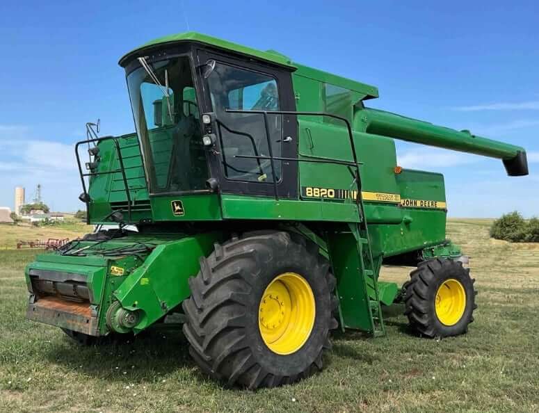 Erntemaschine John Deere 8820 Titan II