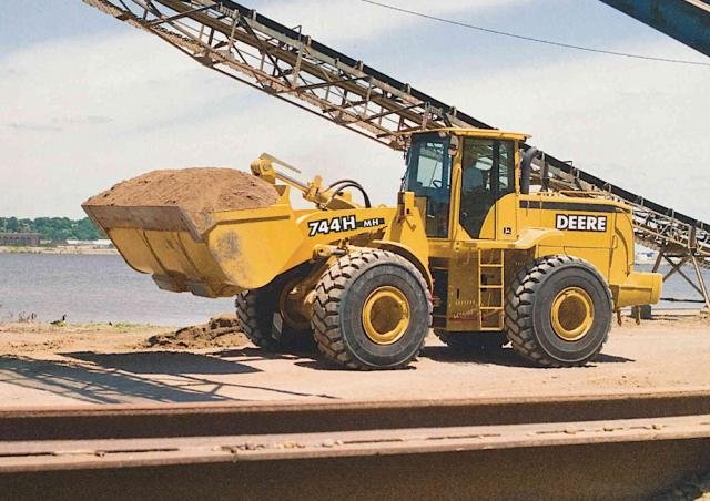 John Deere 744H High Lift