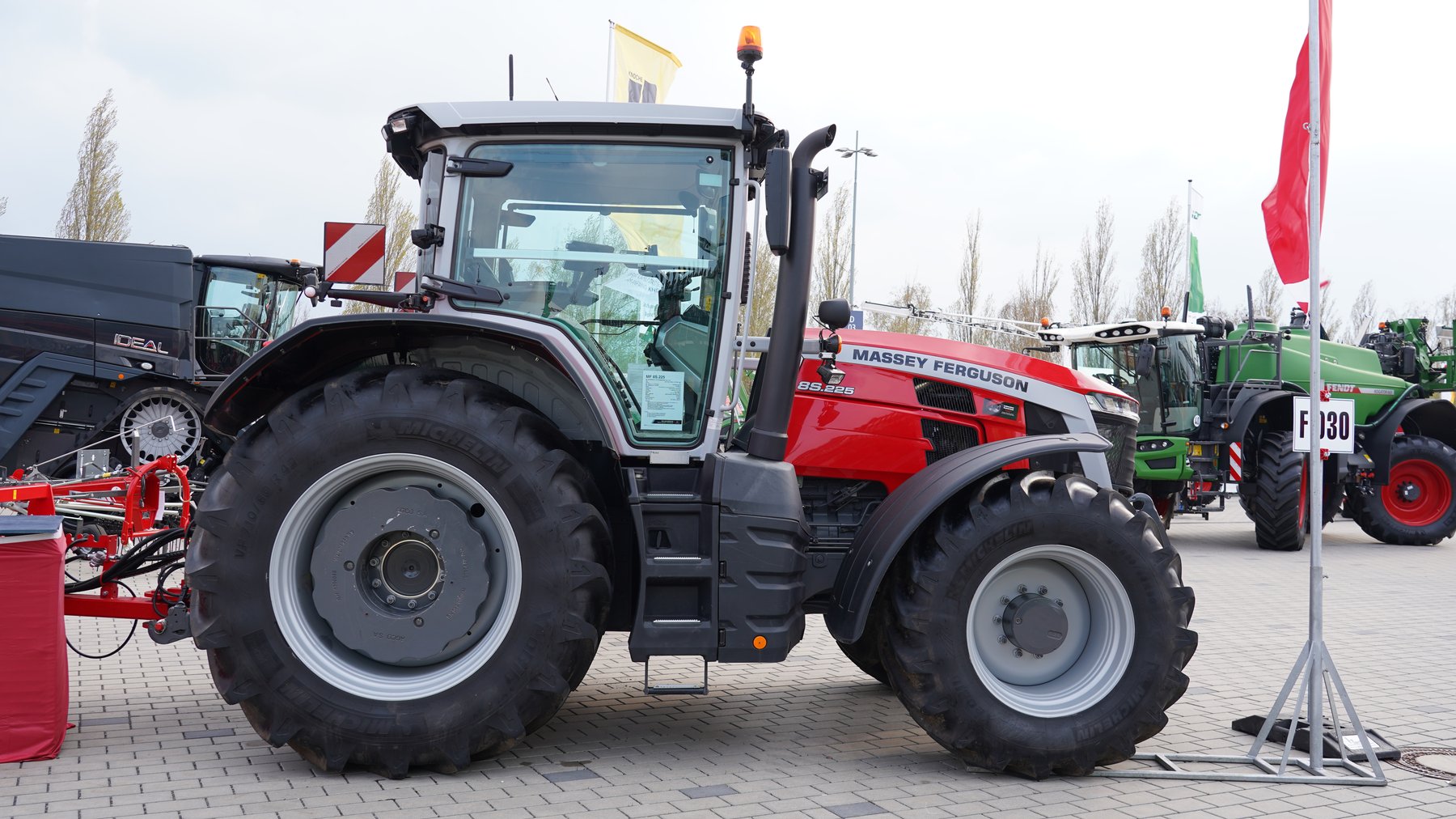 Tractor Massey Ferguson MF8S.225
