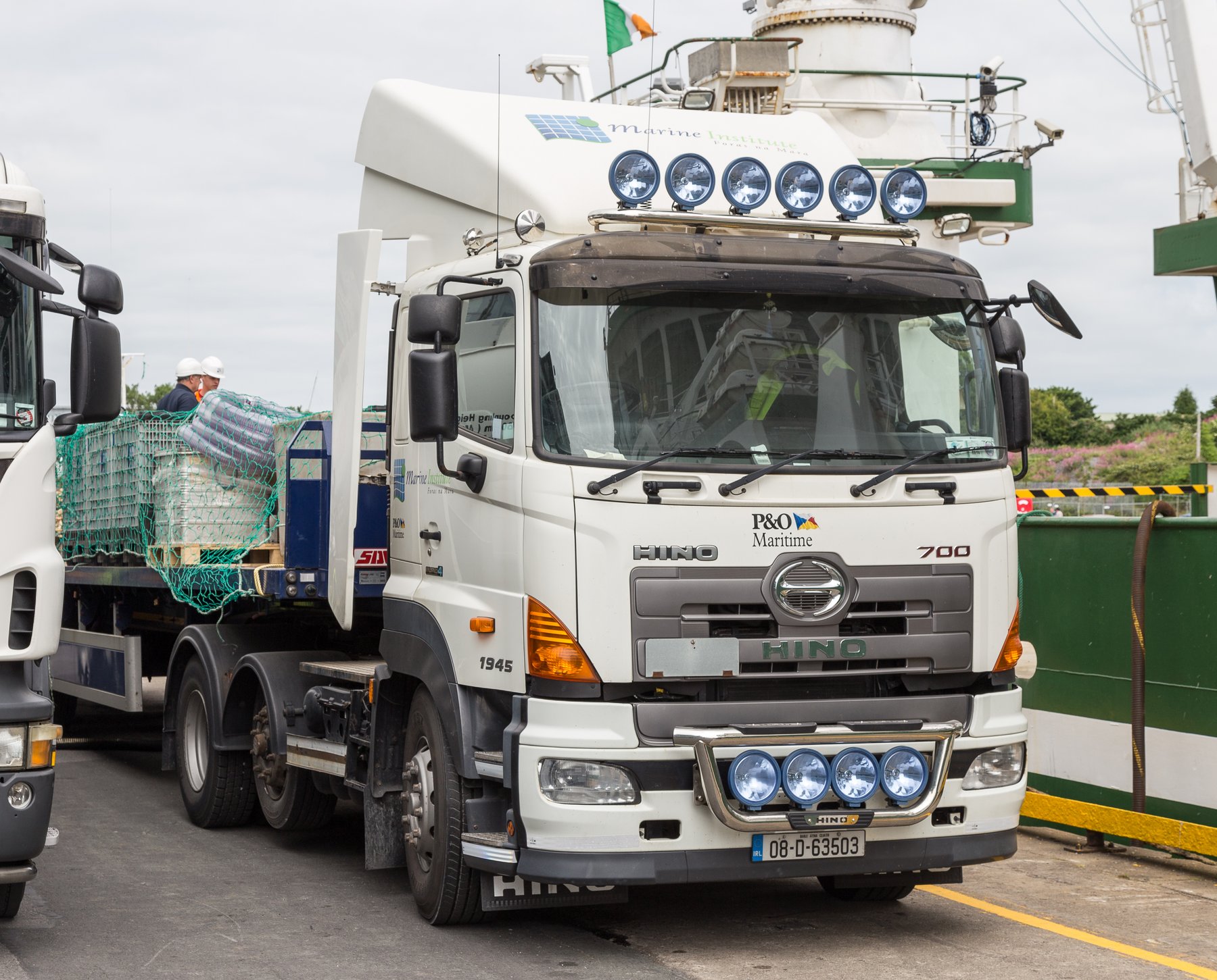 Tractor units Hino 700 SS 2848 HIGH ROOF 6x4
