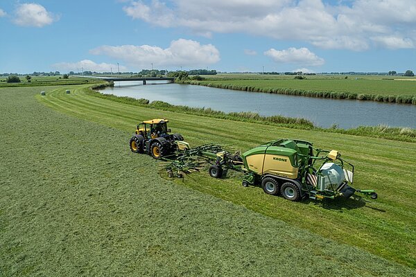 Grassland & forage Krone Swadro BaleTrain TC 880 Pro