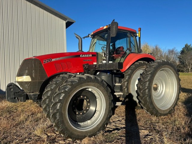 Tractor Case IH MAGNUM 220 WHEELED 4WD