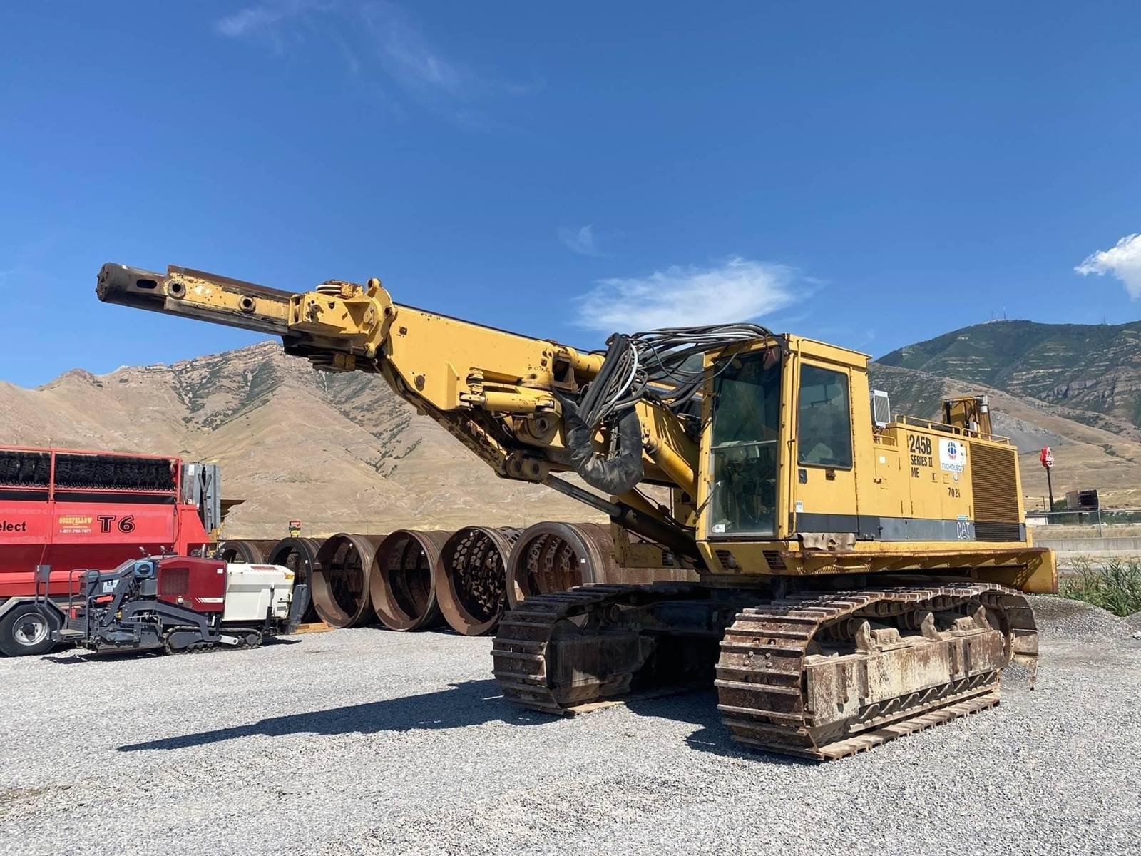 Bagger Caterpillar 245B Series II