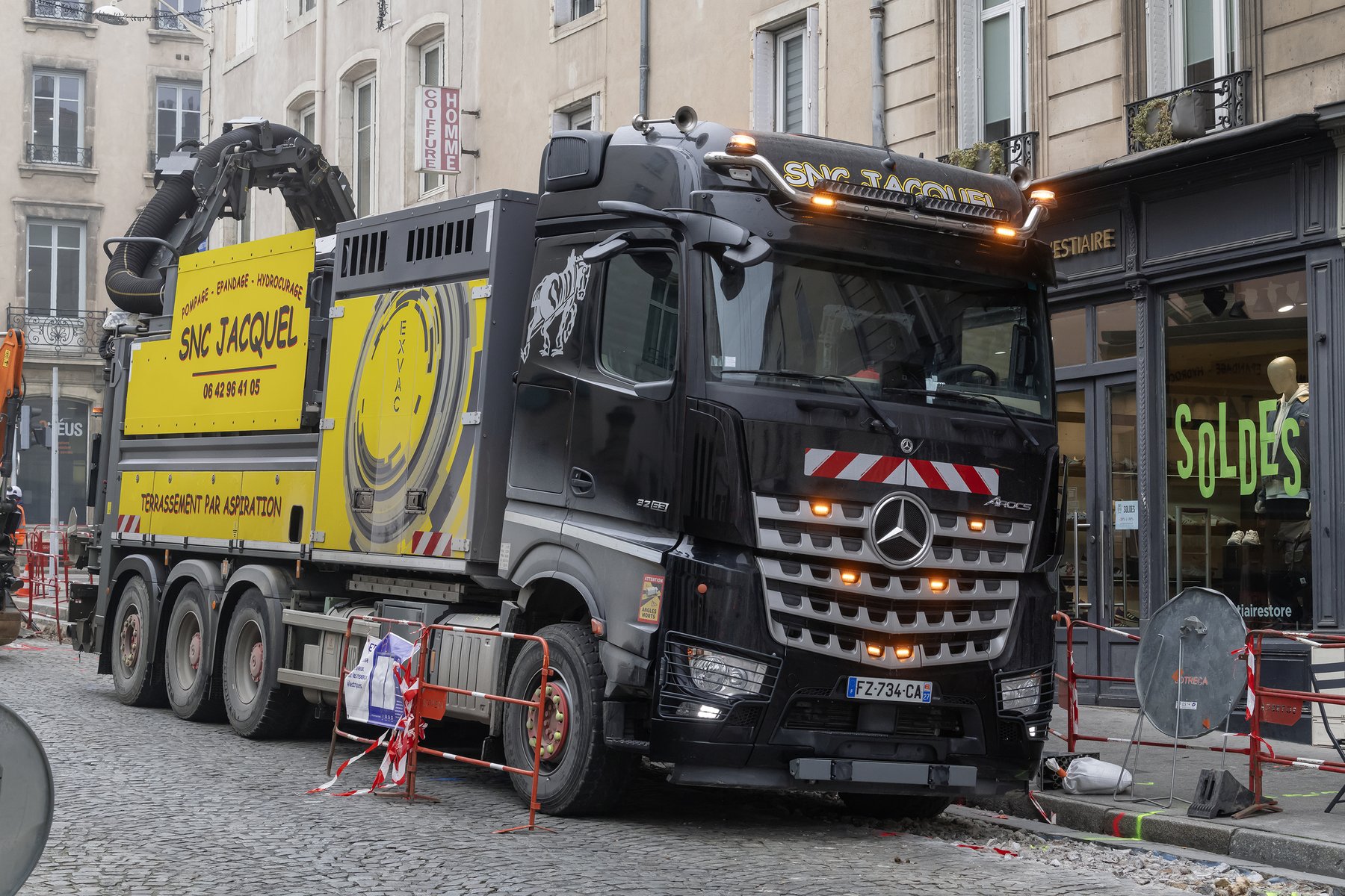 Truck Mercedes Benz Arocs 3263