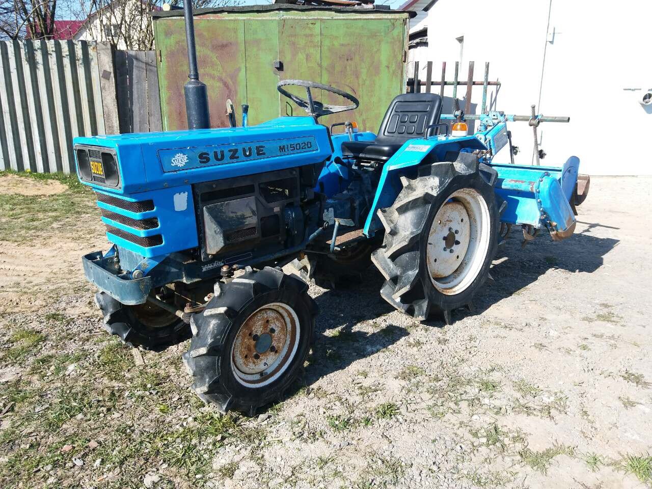 Traktor Suzue M1502D
