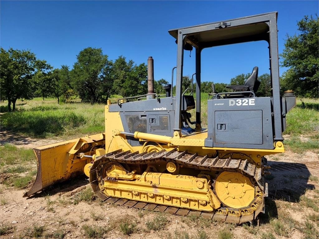 Komatsu D32E-1