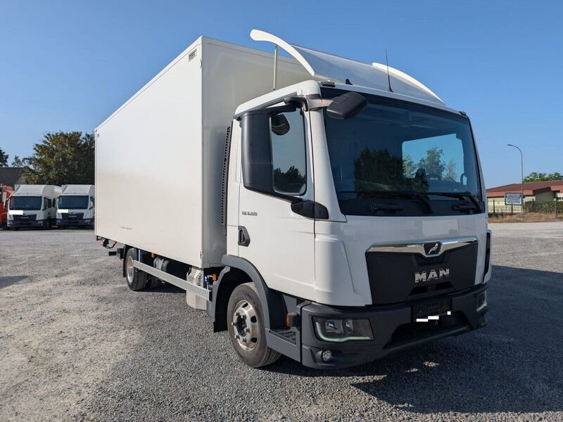 Truck MAN 12.220 LL/328