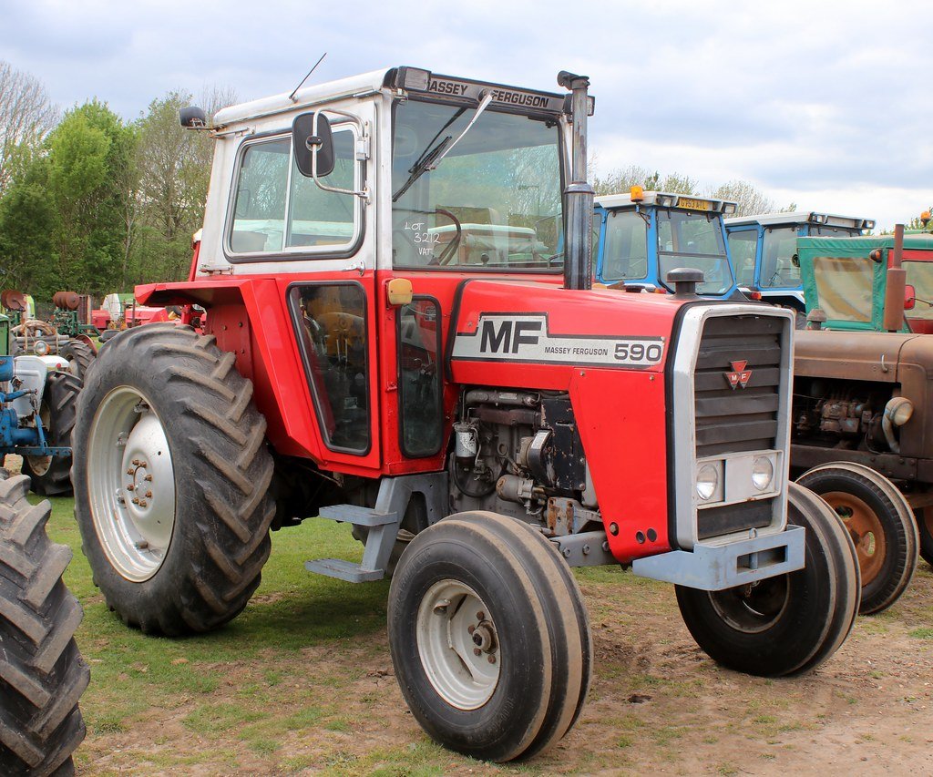 Tractor Massey Ferguson MF-590