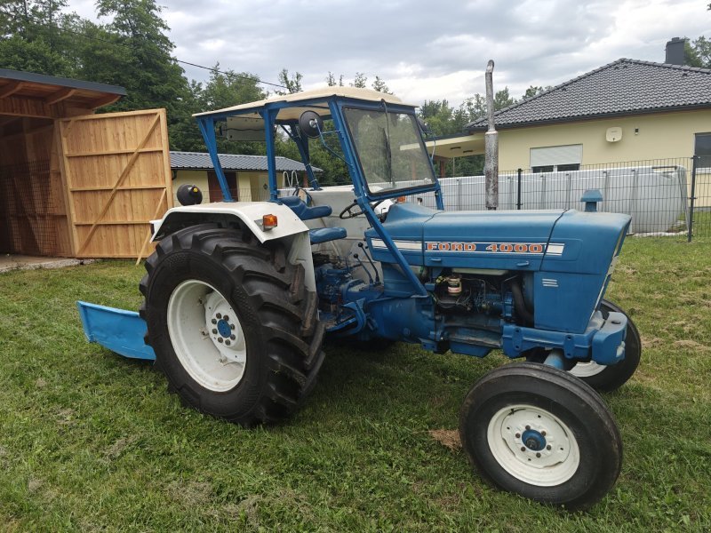 Traktor Phoenix 4000