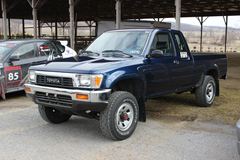 Toyota HI-LUX 1.8 XTRA-CAB
