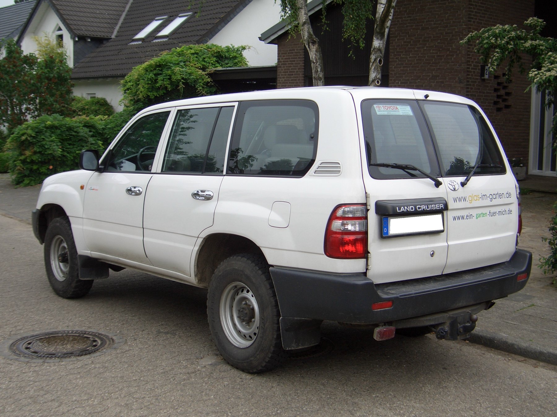 Van Toyota HZJ 105