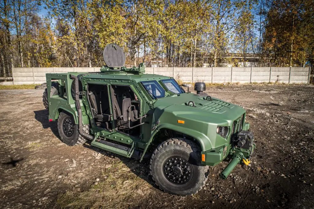 Tactical trucks Oshkosh Defense LVSR