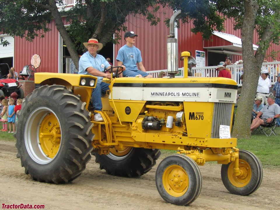 Traktor Minneapolis Moline M670 LP