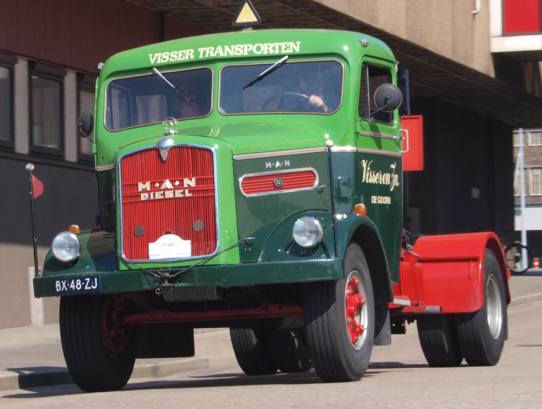 Truck MAN 745 L1