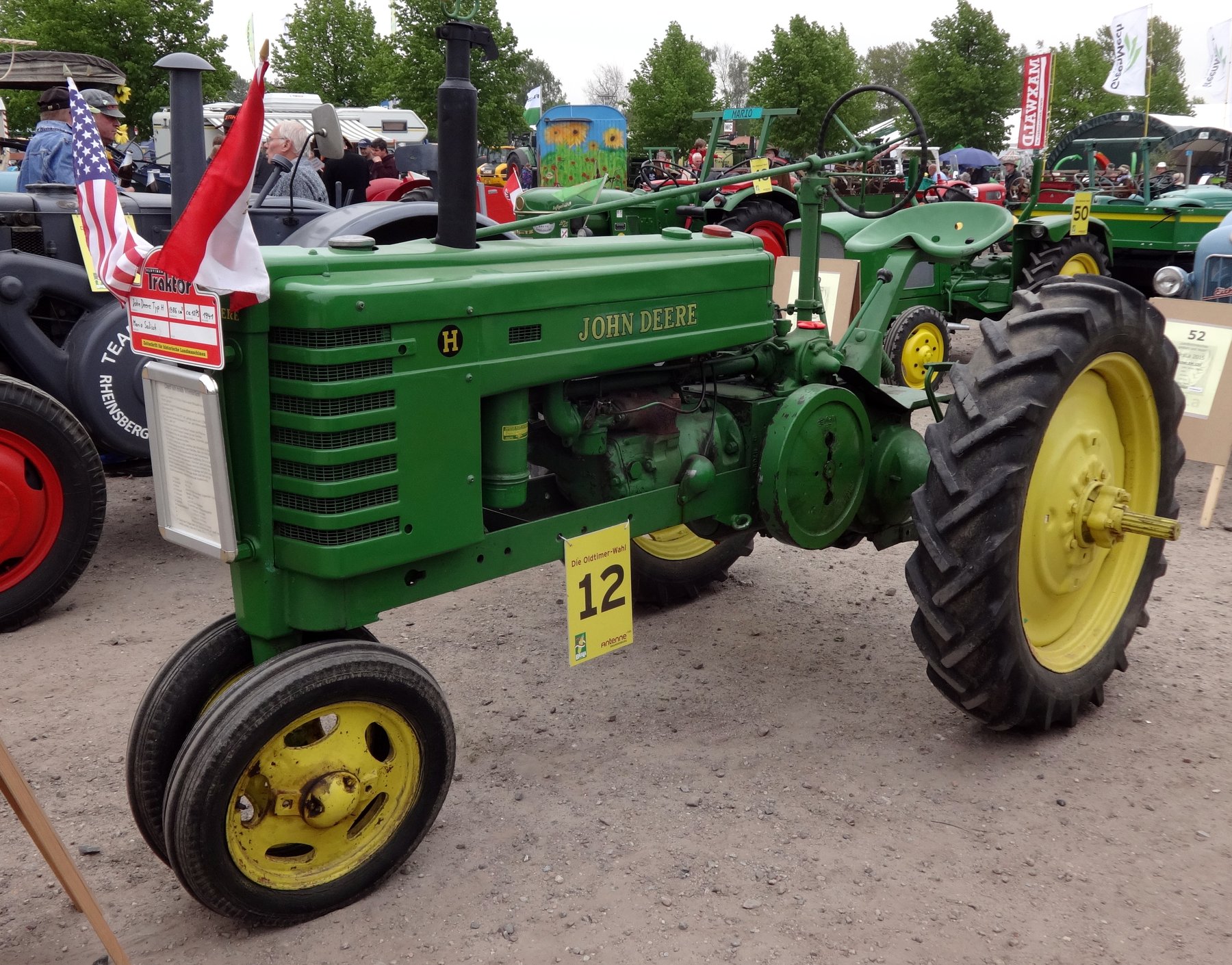 Tractor John Deere H