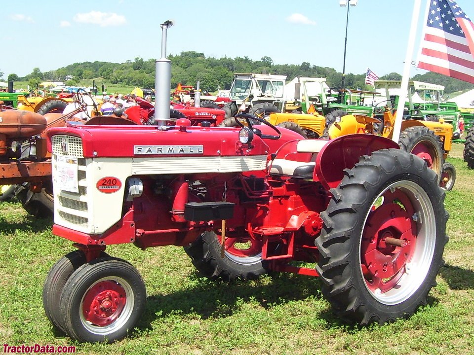 Tractor Farmall (McCormick) Farmall 240