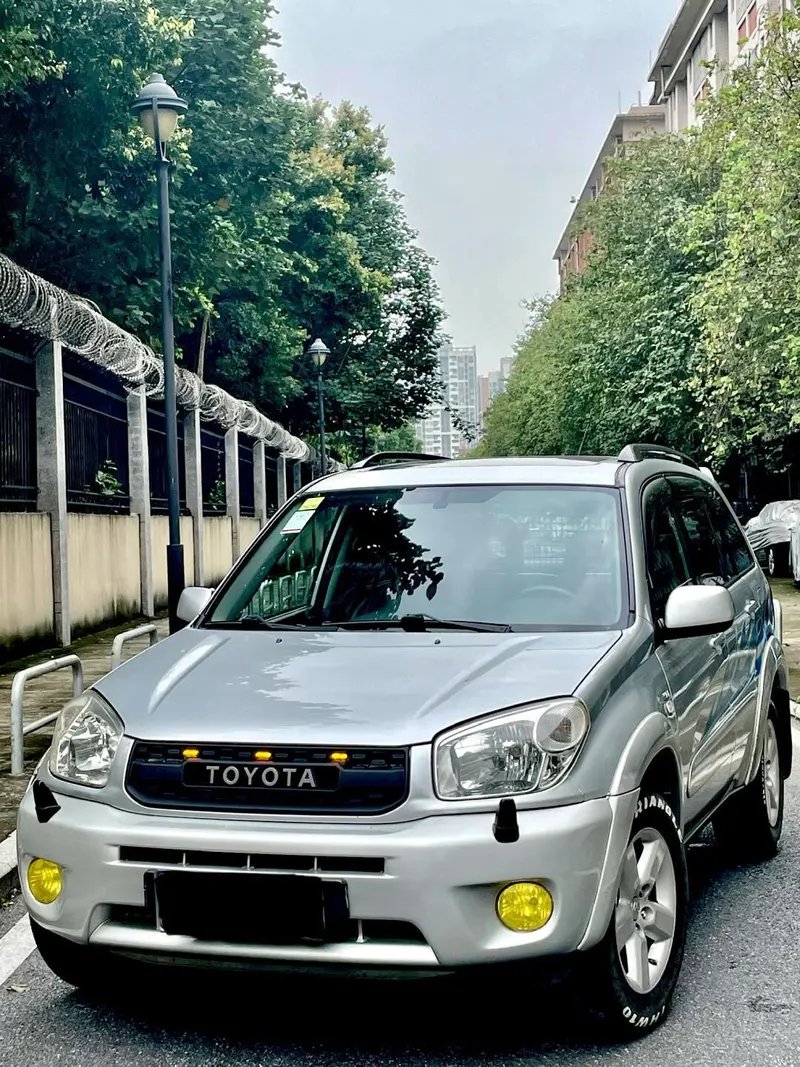 Van Toyota RAV4 2.0 VAN