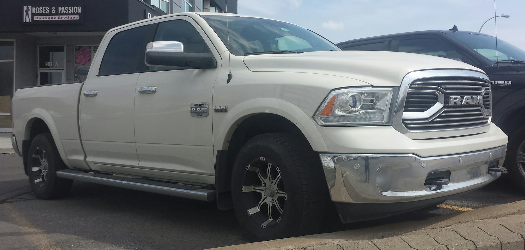 Van Ram RAM 1500 CREW CAB LARAMIE