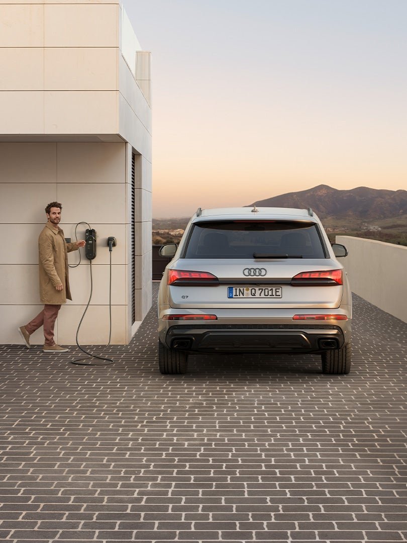 Van Audi Q7 E-TRON