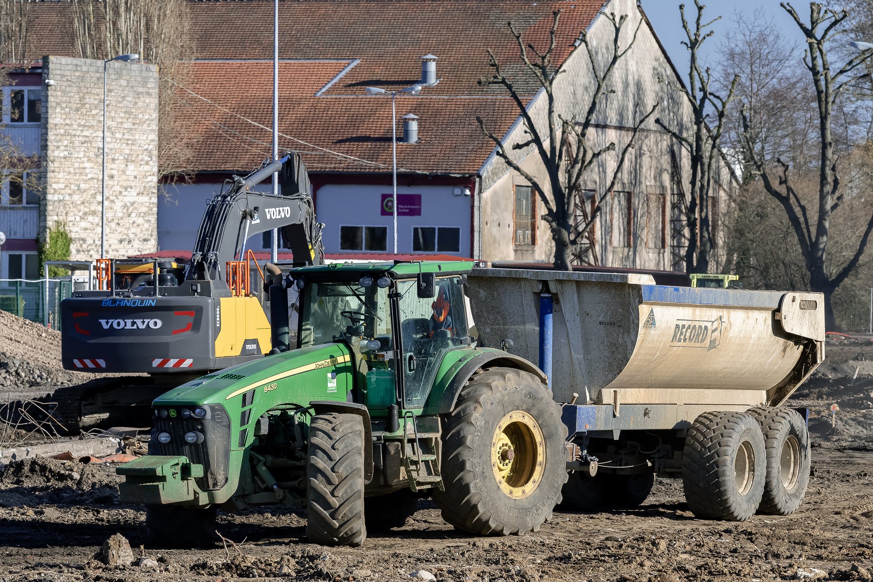 John Deere 690