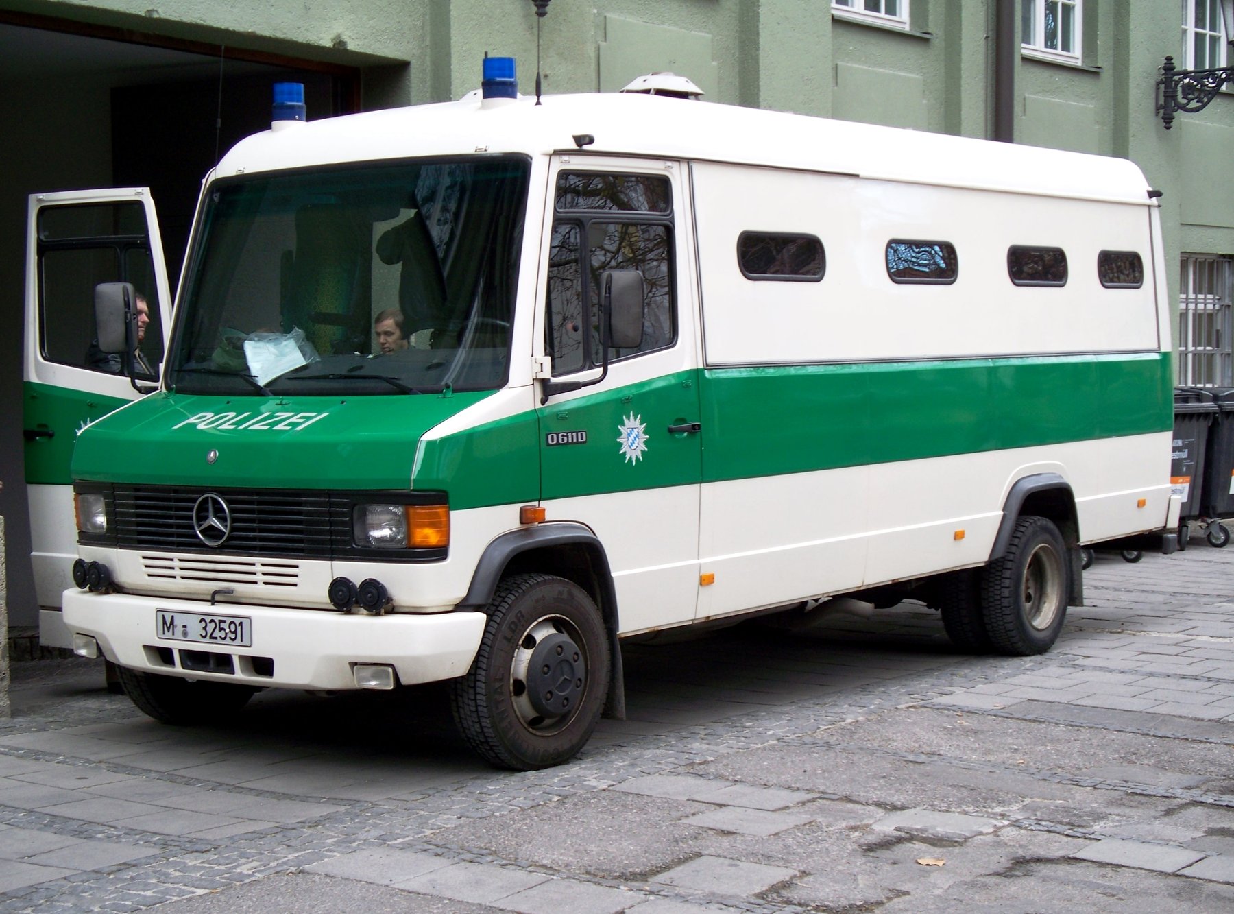 Truck Mercedes Benz 611 D