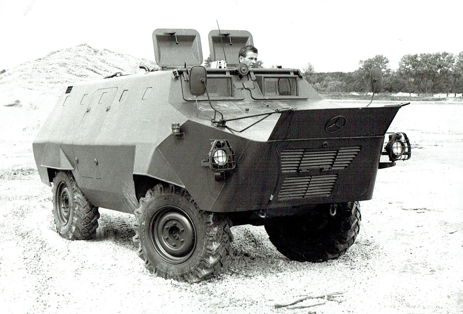Armoured vehicles Henschel Wehrtechnik GmbH UR-416 M