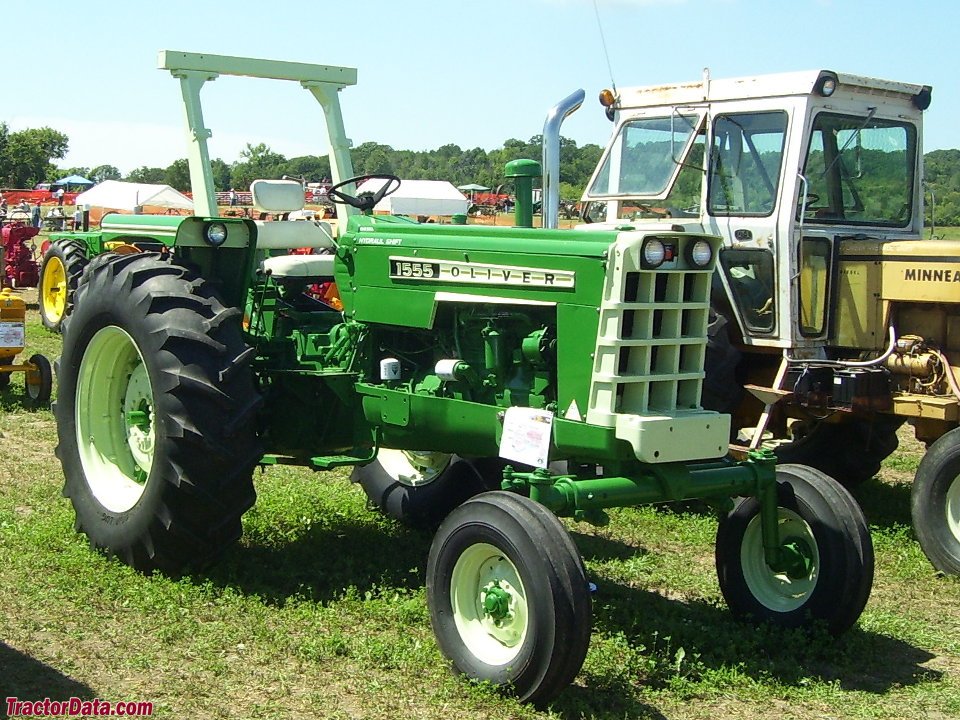 Tractor Oliver 1555