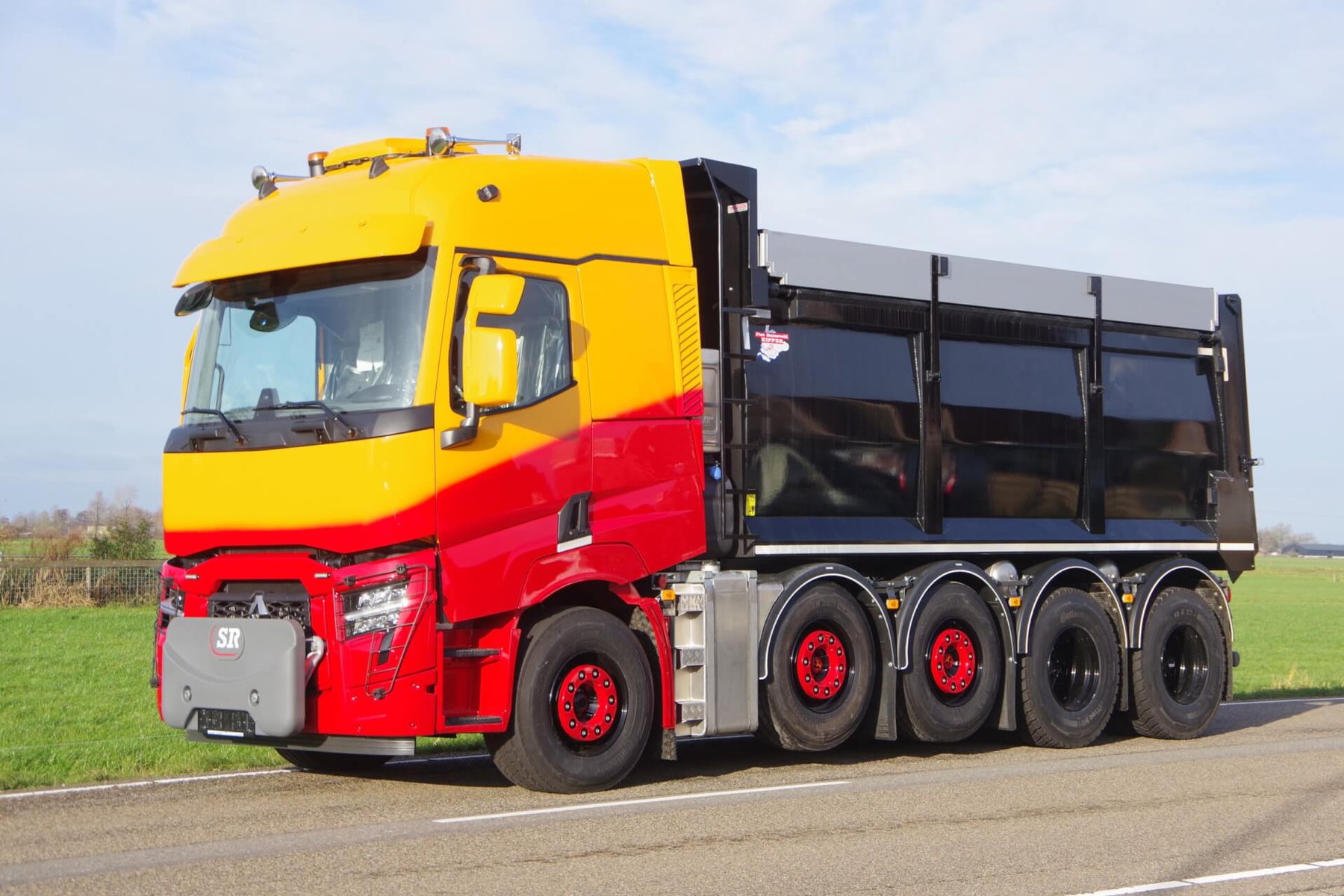 Samochód ciężarowy Renault 10X4 QUADRO
