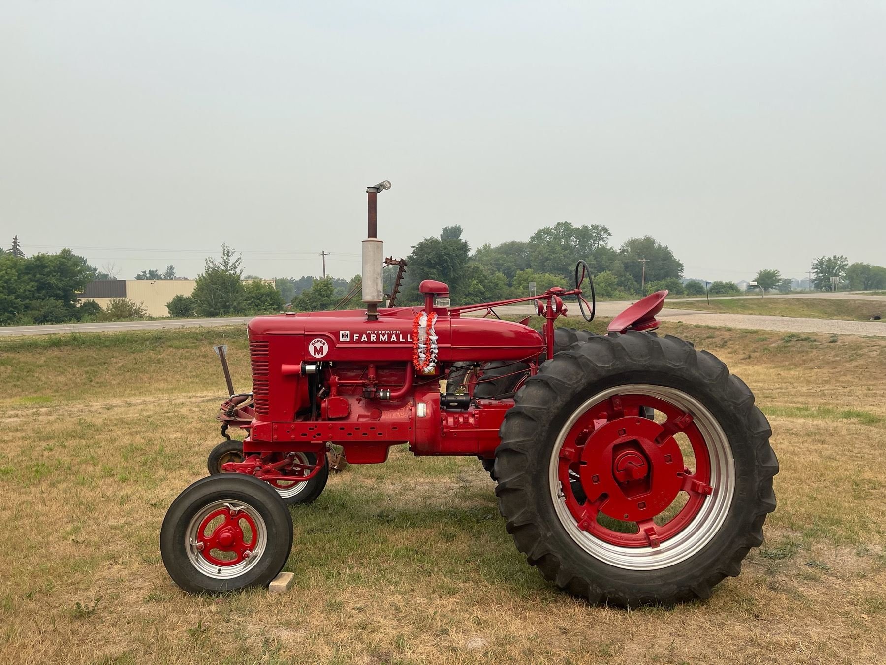 Tractor McCormick Farmall-M