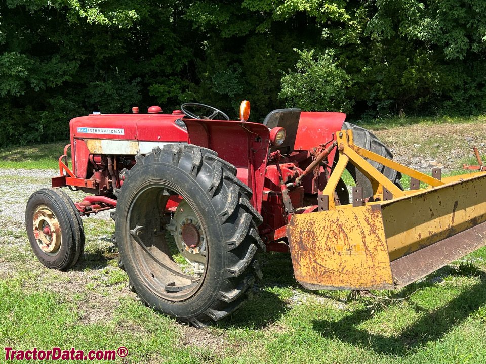 Traktor International Harvester International 444