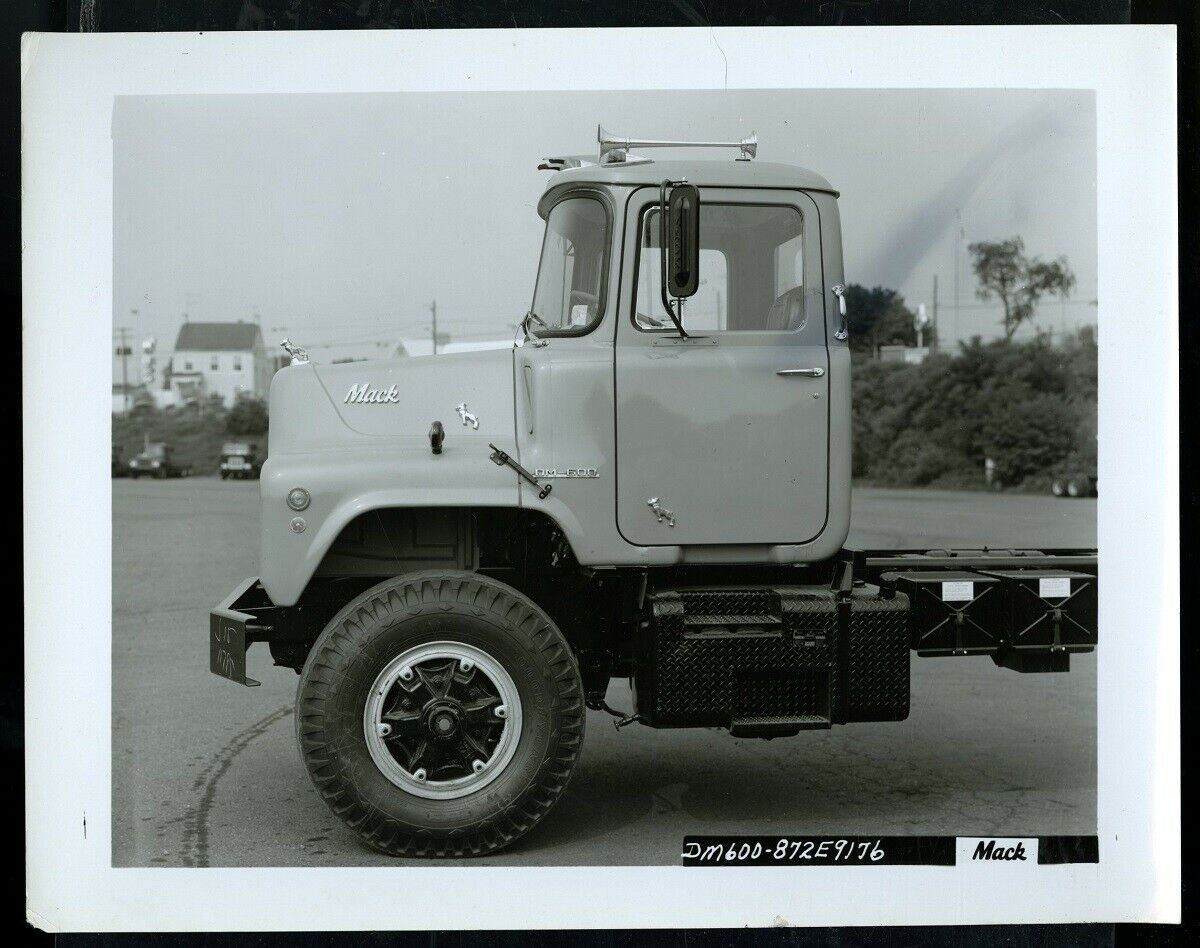 Mack NM8