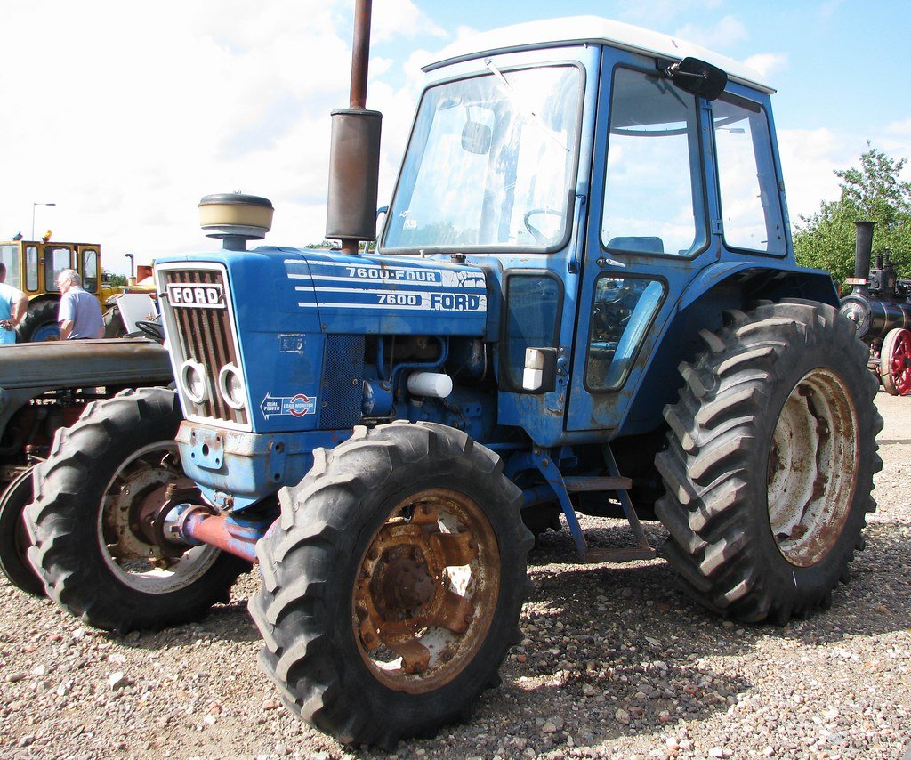 Traktor County 7600-Four